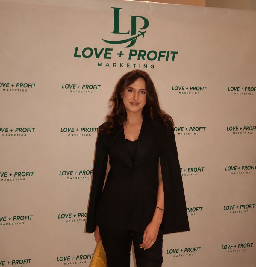 Simona — Fondator LOVE + PROFIT Marketing